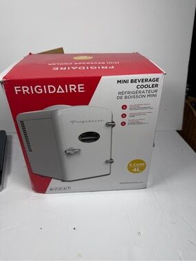 Frigidaire EFMIS129-B 4L Beverage Cooler - White